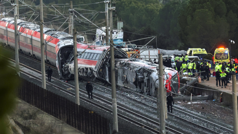 Ισπανία: Στους 43 οι νεκροί της σιδηροδρομικής τραγωδίας – Βρέθηκε το μαύρο κουτί και ένα μεταλλικό αντικείμενο
