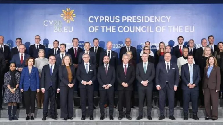 Πλεύρης από Λευκωσία: Μήνυμα για αυστηρότερη μεταναστευτική πολιτική και προστασία συνόρων