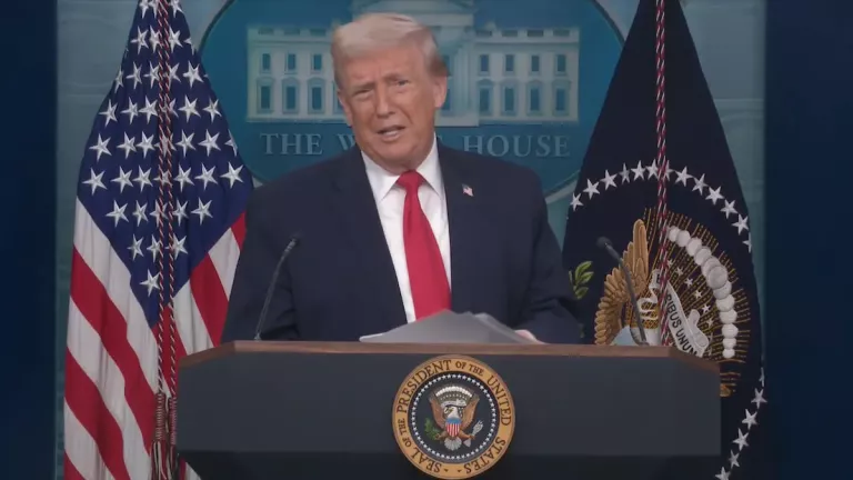 Τραμπ: Δεν απέκλεισε εμπλοκή της Ματσάδο στη διακυβέρνηση της Βενεζουέλας