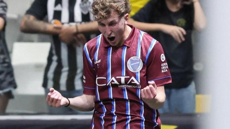 Έτοιμος να κάνει τον Σαντίνο Αντίνο την πιο ακριβή πώληση στην ιστορία της Γοδόι Κρους είναι ο Παναθηναϊκός, σύμφωνα με κορυφαίους ρεπόρτερ της Λατινικής Αμερικής.  Οι Χερμάν Γκαρσία Γκρόβα και Σέζαρ Λουίς Μέρλο αναφέρουν ότι ο Παναθηναϊκός έχει ολοκληρώσει τη μεταγραφή του Σαντίνο Αντίνο από τη Γοδόι Κρους!   Σύμφωνα με τις πληροφορίες τους, οι «πράσινοι» θα αποκτήσουν το 75% των δικαιωμάτων του 20χρονου εξτρέμ έως το καλοκαίρι του 2029, καταβάλλοντας το ποσό των 10 εκατ. ευρώ.  Όπως μετέδωσε νωρίτερα και 