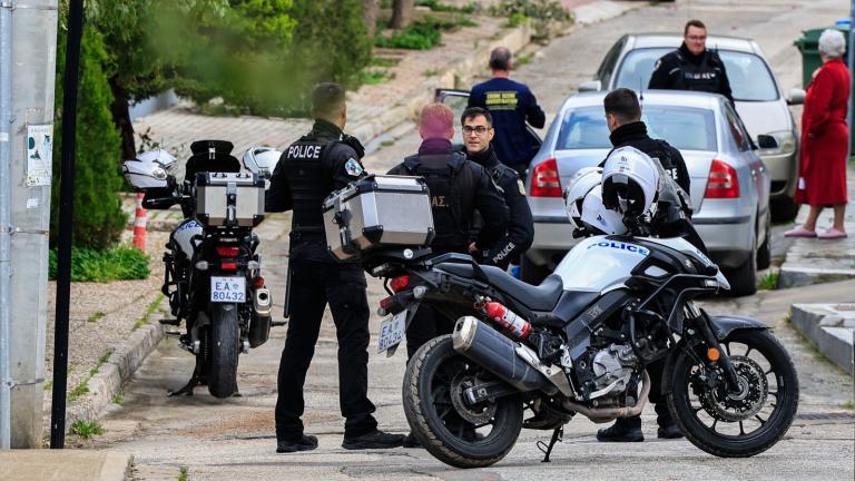 Προσωρινά κρατούμενος ο 46χρονος για τη δολοφονία του πατέρα του στη Γλυφάδα