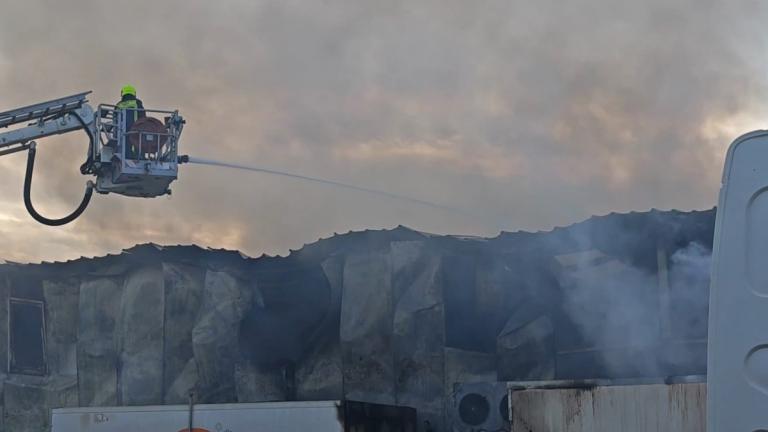 κορωπι φωτια σε αποθηκες