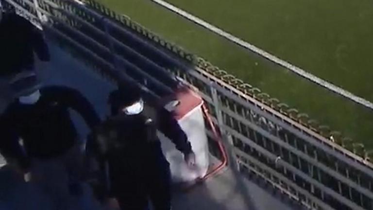 <div style="width: 100%; aspect-ratio: 16/9;">   <iframe     style="width:100%; height:100%;"     allow="encrypted-media; accelerometer; autoplay; clipboard-write; gyroscope; picture-in-picture; payment"     allowfullscreen     frameborder="0"     scrolling="no"     loading="lazy"     referrerpolicy="unsafe-url"     src="https://player.glomex.com/integration/1/integration.html?integrationId=40599z13k80ce6md&playlistId=v-dg2t5mehwxrl"   ></iframe> </div>