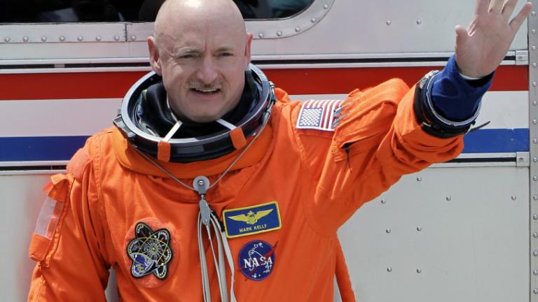 ΗΠΑ: Με υποβιβασμό απειλείται ο γερουσιαστής αστροναύτης και απόστρατος που κάλεσε στρατιώτες «να αρνηθούν τις παράνομες εντολές»