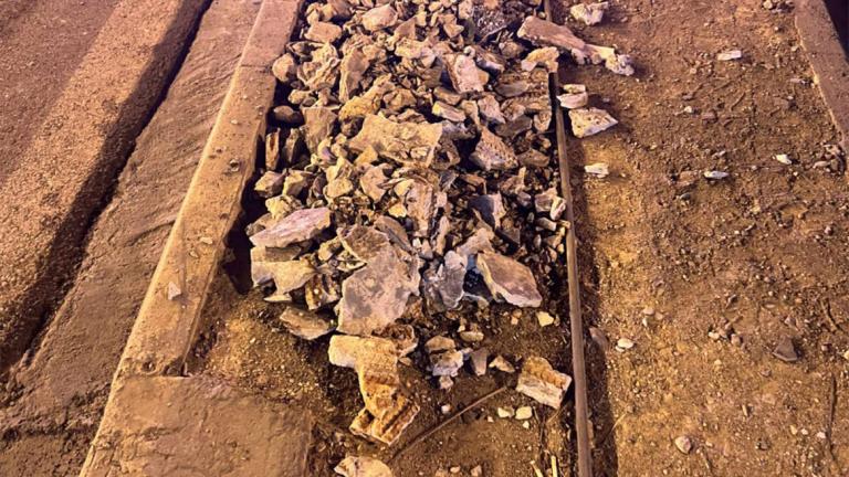 Ν. Ιωνία: Έπεσαν τσιμέντα από γέφυρα στο ύψος του νοσοκομείου Αγ. Όλγα – Κλειστή η αριστερή λωρίδα κυκλοφορίας 