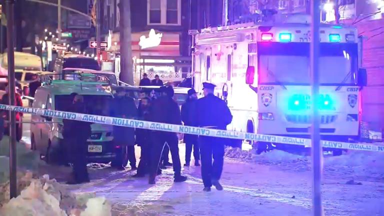 Σοκ στη Νέα Υόρκη: Αυτοκίνητο έπεσε στην είσοδο συναγωγής – Δεν υπάρχουν τραυματίες