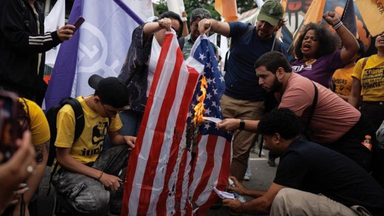 καψιμο αμερικανικης σημαιας