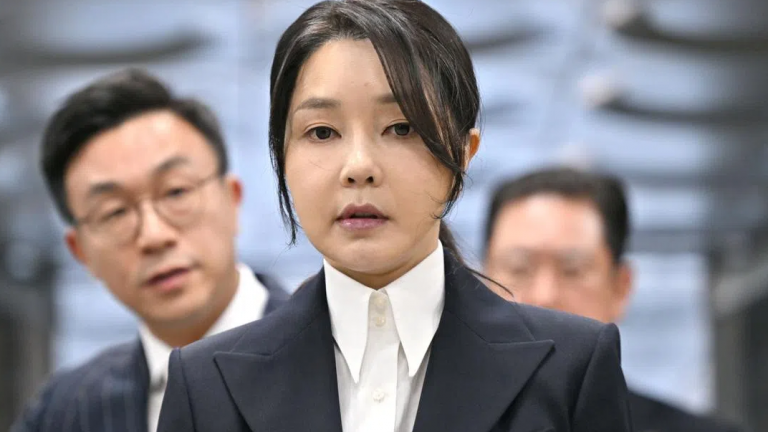 Νότια Κορέα: Σε 20 μήνες φυλάκιση η σύζυγος του έκπτωτου πρώην προέδρου - Κατηγορείται για δωροδοκία