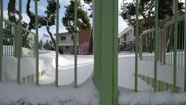 Yπουργείο Παιδείας: Τηλεκπαίδευση στα σχολεία που θα παραμείνουν κλειστά λόγω δυσμενών καιρικών συνθηκών