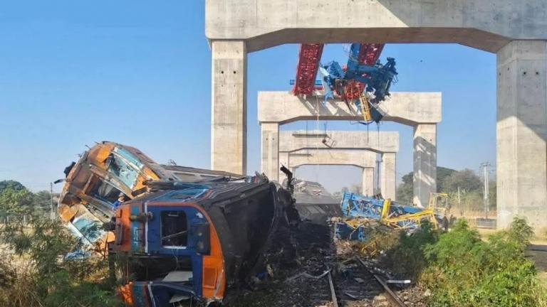 Ταϊλάνδη: Τουλάχιστον 22 νεκροί και 30 τραυματίες από κατάρρευση γερανού πάνω σε τρένο