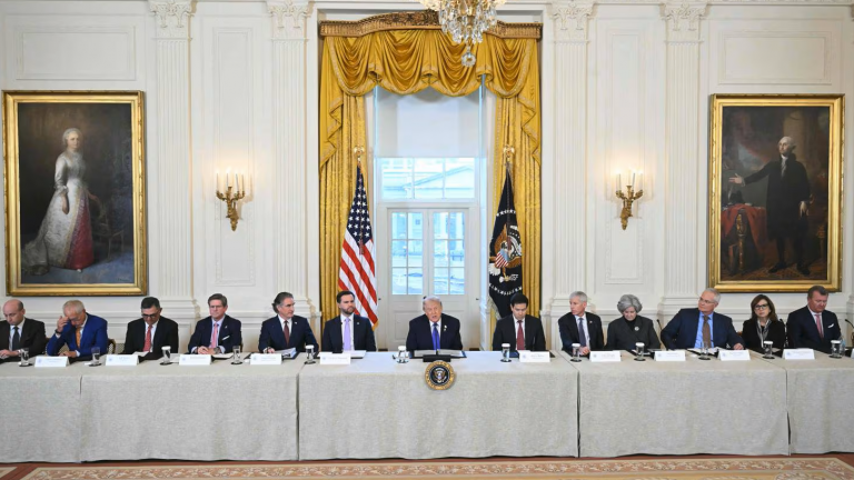 Συνάντηση Τραμπ-πετρελαϊκών κολοσσών: Ξεκινάει άμεσα η πώληση του πετρελαίου της Βενεζουέλας