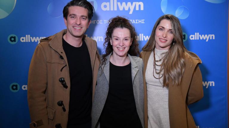  Η Πέγκυ Τρικαλιώτη, πρωταγωνίστρια της παράστασης «Σε βλέπω», με τον Γιώργο Φλωράτο και τη Βασιλική Τρουφάκου