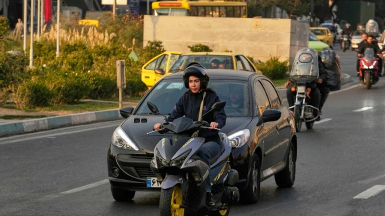 ιραν μοτοσυκλετες και γυναικες