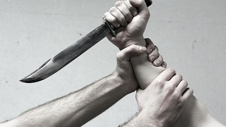 ΕΠΙΘΕΣΗ ΜΕ ΜΑΧΑΙΡΙ