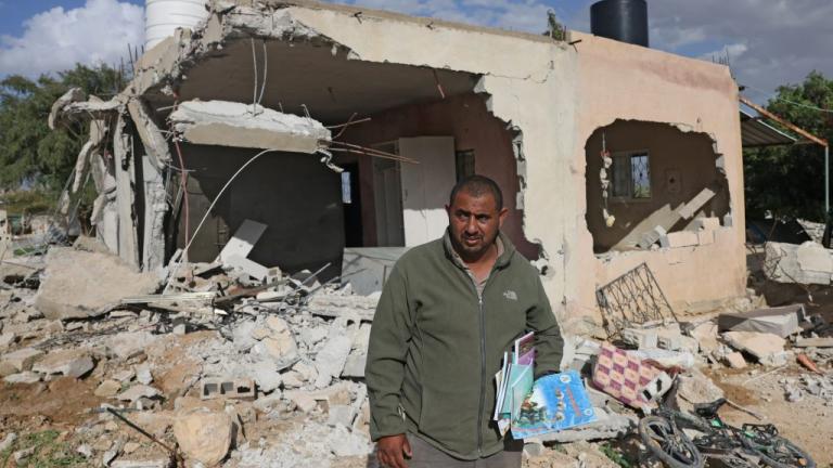 Δυτική Όχθη: Καταστροφές σπιτιών Παλαιστινίων από οπλισμένους Ισραηλινούς εποίκους