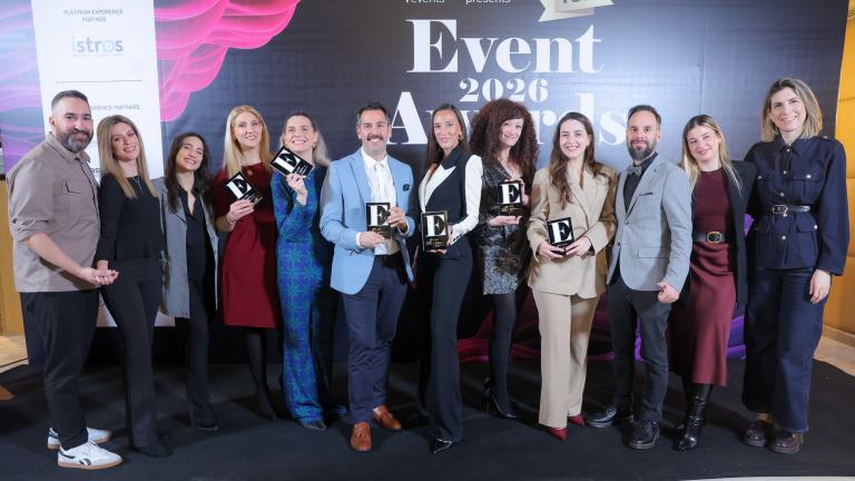 Η ομάδα της Allwyn με τον Μάκη