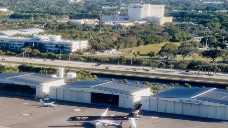 μετονομασία του αεροδρομίου του Παλμ Μπιτς σε «Ντόναλντ Τραμπ»