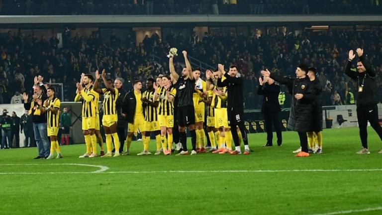 ΑΕΚ: Με Τσέλιε στους «16»!