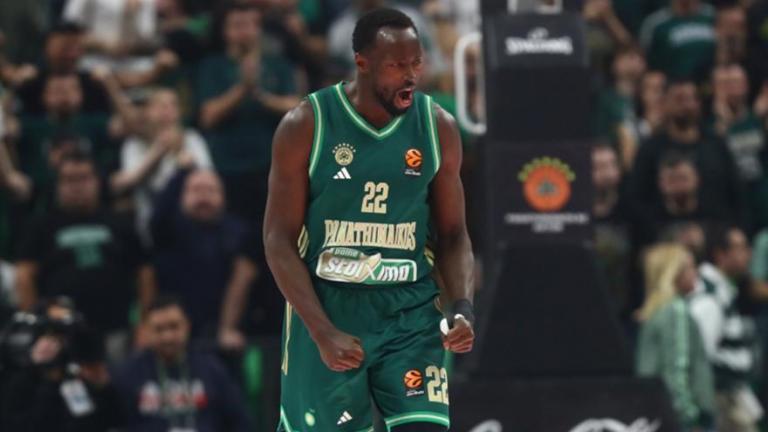 Θρίαμβος με καρδιά πρωταθλητή για τον Παναθηναϊκό ΑΚΤΟR! Μετά από ένα αδιανόητο παιχνίδι, η ομάδα του Εργκίν Αταμάν νίκησε 82-81 τη Ρεάλ Μαδρίτης στο «καμίνι» του «Τelekom Center Athens», ανέβηκε στο 16-10 και, κυρίως, φώναξε πως είναι εδώ μετά από ένα δύσκολο διάστημα!  Η αναμέτρηση ήταν «θρίλερ» με όλη τη σημασία της λέξης, καθώς κρίθηκε σχεδόν σε νεκρό χρόνο. Το προβάδισμα άλλαξε τρεις φορές χέρια στα τελευταία δευτερόλεπτα, με τον Τζέριαν Γκραντ, που έκανε απίθανο παιχνίδι με 19 πόντους, να δίνει τη νίκ