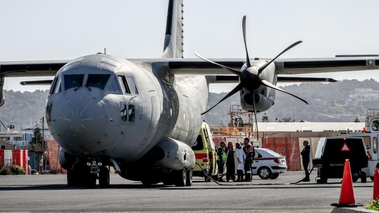 ΑΕΡΟΔΙΑΚΟΜΙΔΗ ΓΙΑ ΤΗ ΜΕΤΑΦΟΡΑ ΕΞΙ ΑΝΗΛΙΚΩΝ ΠΑΙΔΙΩΝ ΜΕΤΑΝΑΣΤΩΝ ΣΤΗΝ ΑΘΗΝΑ ΠΟΥ ΝΟΣΗΛΕΥΟΝΤΑΝ ΣΤΗ ΧΙΟ ΜΕΤΑ ΤΗΝ ΠΟΛΥΝΕΚΡΗ ΤΡΑΓΩΔΙΑ