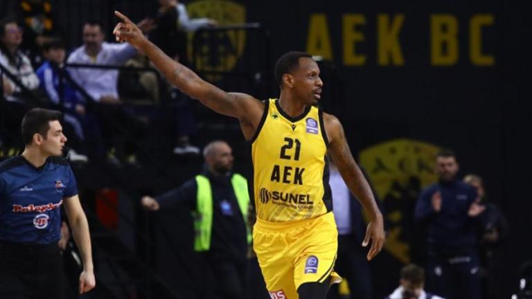 Οι τρεις προαναφερθέντες ήταν και οι κορυφαίοι των νικητών. Ο Μπάρτλεϊ έκανε τρομερό ματς με 21 πόντους, 7 ριμπάουντ, 5 ασίστ και πολλά κρίσιμα καλάθια, ο Γκρέι κυριάρχησε στις ρακέτες με 20 πόντους και 5 ριμπάουντ, ενώ ο Νάναλι πρόσθεσε 17 πόντους με εξαιρετικές εκτελέσεις. Αυτοί οι τρεις έβαλαν 58 από τους 83 πόντους της ΑΕΚ. Για το Μαρούσι, ξεχώρισαν ο ΤζαΚόρεϊ Γουίλιαμς με 17 πόντους και ο Ντάριλ Μέικον, που έβαλε 15 κόντρα στην πρώην ομάδα του.  Στην επόμενη (19η) αγωνιστική, το Μαρούσι θα φιλοξενήσει 