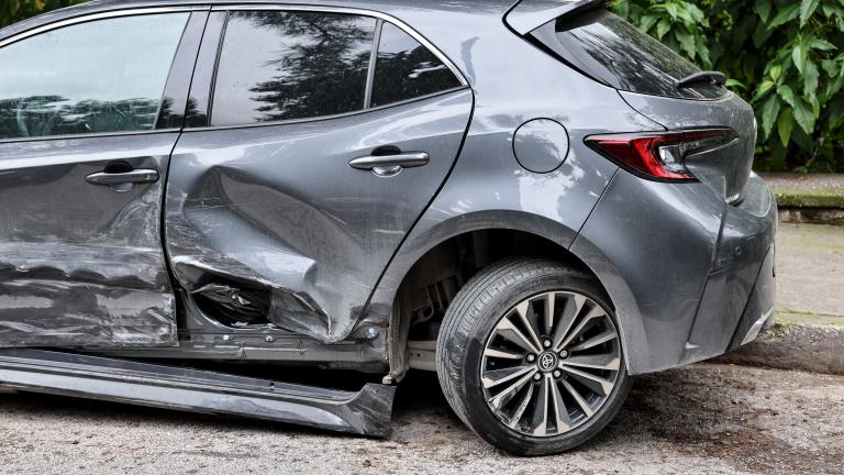 αυτοκινητο - τραουδιστρια