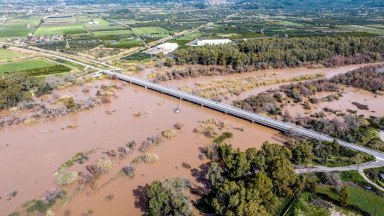Σε κόκκινο συναγερμό η Πελοπόννησος λόγω έντονων βροχοπτώσεων και κατολισθήσεων - Εκκενώσεις οικισμών στον Ταΰγετο