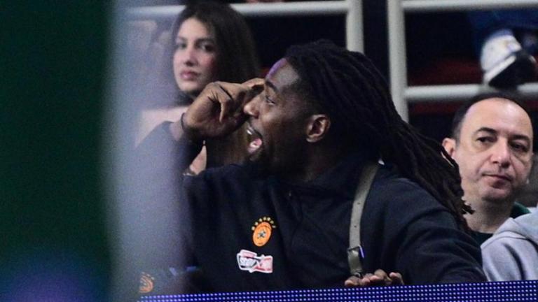 Απόλυτη ντροπή! Ρατσιστική επίθεση σε Λεσόρ από οπαδούς του Ολυμπιακού!