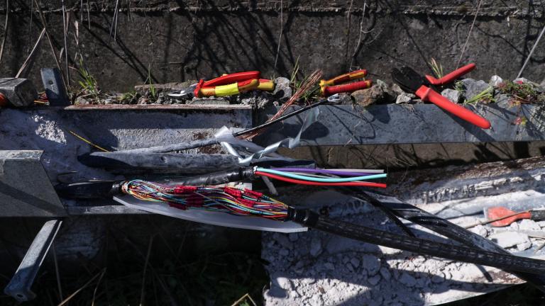 Με την συμμετοχή του «ελληνικού FBI» η έρευνα για τη δολιοφθορά στα καλώδια τηλεδιοίκησης του σιδηρόδρομου 