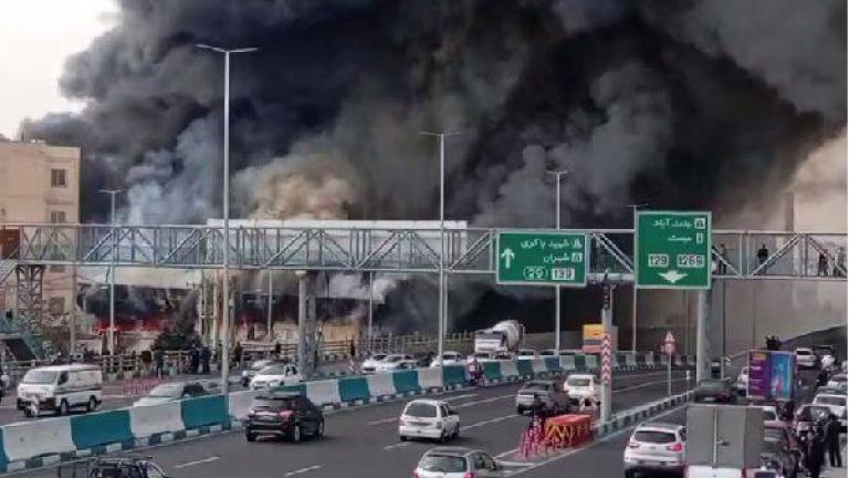 τεχερανη φωτια σε εμπορικο κεντρο