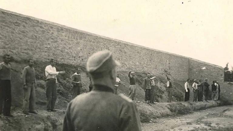 Υπουργείο Πολιτισμού: Μνημείο κυρήχθηκε η συλλογή φωτογραφιών με την εκτέλεση των 200 της Καισαριανής