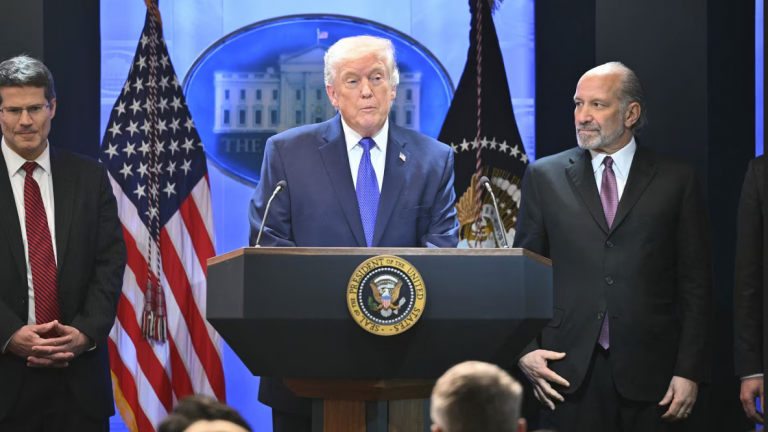 ΗΠΑ: Επιμένει ο Τραμπ για τους δασμούς — «Παραμείνουν σε ισχύ, θα επιβάλλω επιπλέον 10%»