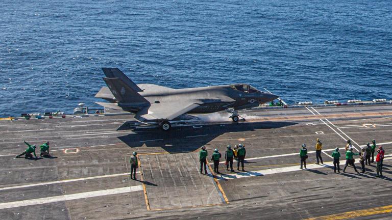 Σε νέα επικίνδυνη κλιμάκωση της έντασης μεταξύ ΗΠΑ και Ιράν, αμερικάνικο F-35 κατέρριψε την Τρίτη ιρανικό μη επανδρωμένο αεροσκάφος που πλησίαζε το αεροπλανοφόρο Abraham Lincoln.