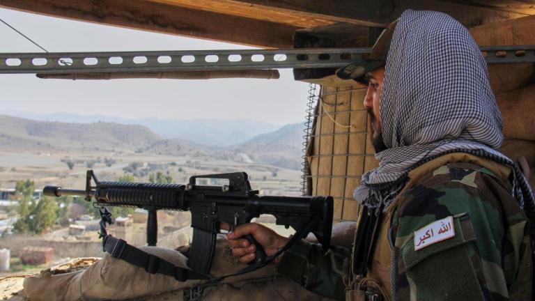 Κλιμακώνεται η σύγκρουση Πακιστάν-Αφγανιστάν: Βομβαδισμοί, εκατοντάδες νεκροί και απειλές για πυρηνικά 