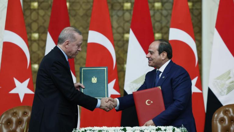 Συνάντηση Ερντογάν-Σίσι στο Κάιρο: Στο επίκεντρο Λιβύη, Παλαιστινιακό και οικονομική συνεργασία 