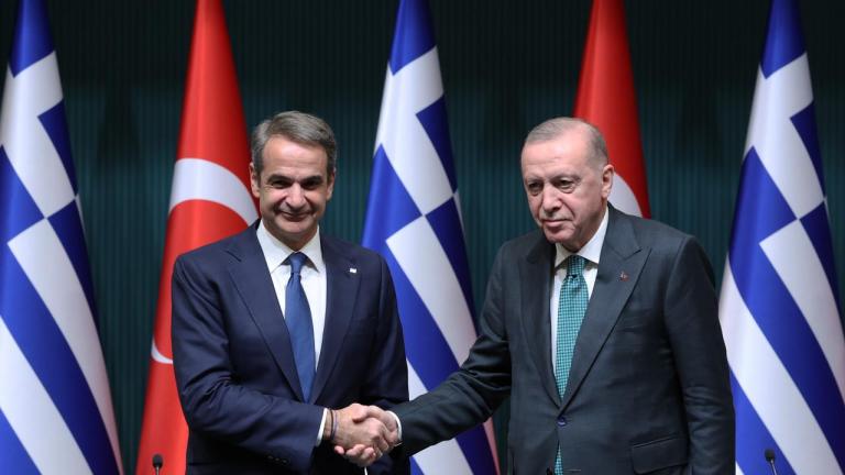 Τουρκικός Τύπος: «Νέα αρχή» στις σχέσεις Ελλάδας–Τουρκίας μετά τη συνάντηση Μητσοτάκη–Ερντογάν