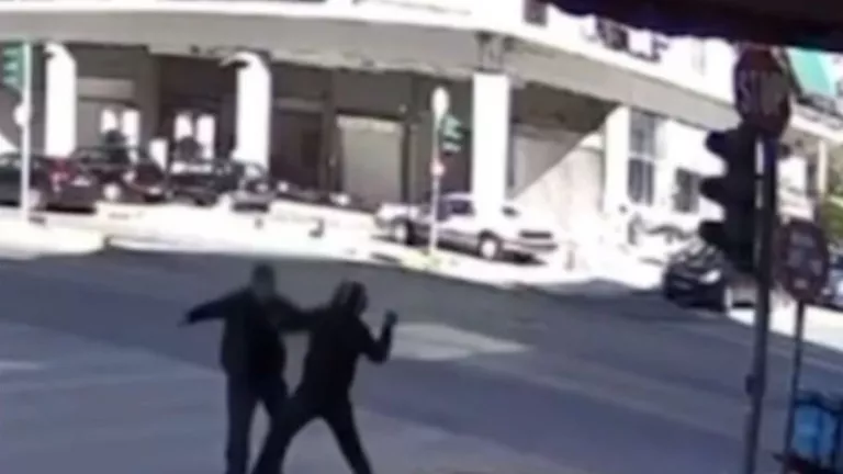 Αιματηρή συμπλοκή οδηγών στα Πατήσια με τραυματισμό από μαχαίρι — Έρευνα της ΕΛ.ΑΣ.