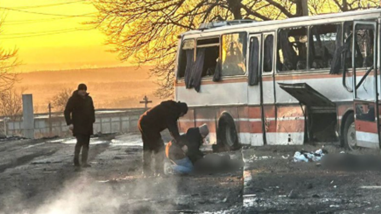 Ουκρανία: Τουλάχιστον 15 νεκροί από ρωσικό drone σε λεωφορείο εργατών ορυχείου