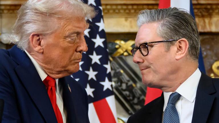 τραμπ και κιρ σταρμερ