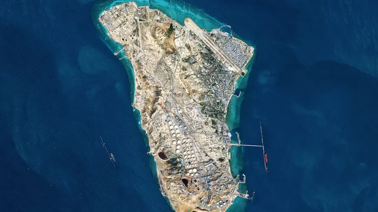 Axios: Οι ΗΠΑ εξετάζουν το ενδεχόμενο κατάληψης του ιρανικού νησιού Χαργκ 