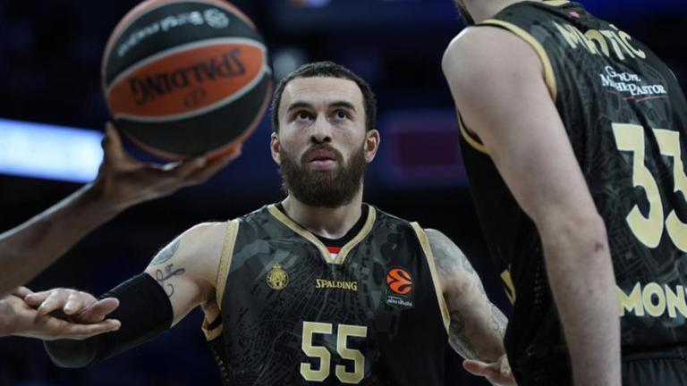 Απίθανο σκηνικό: Με... σάντουιτς 20' πριν το ματς με Ολυμπιακό ο Μάικ Τζέιμς