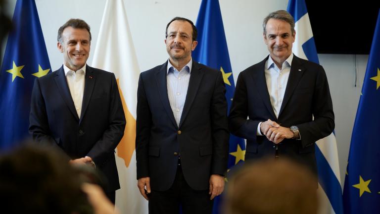Κύπρος: Σε εξέλιξη η τριμερής συνάντηση Μητσοτάκη-Μακρόν-Χριστοδουλίδη στην Πάφο