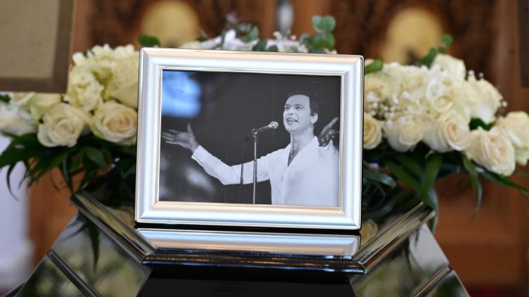 Γιώργος Μαρίνος: Σε κλίμα συγκίνησης το «τελευταίο αντίο» στον σπουδαίο σόουμαν