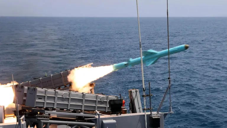 Ισραήλ: Χτυπήθηκε αρχηγείο του ναυτικού των Φρουρών της Επανάστασης στην Τεχεράνη