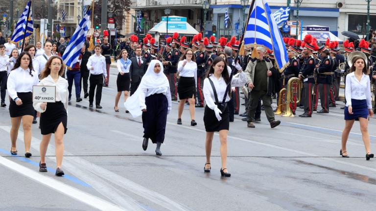 Ολοκληρώθηκε η μαθητική παρέλαση στην Αθήνα για την 25η Μαρτίου - Δείτε φωτογραφίες
