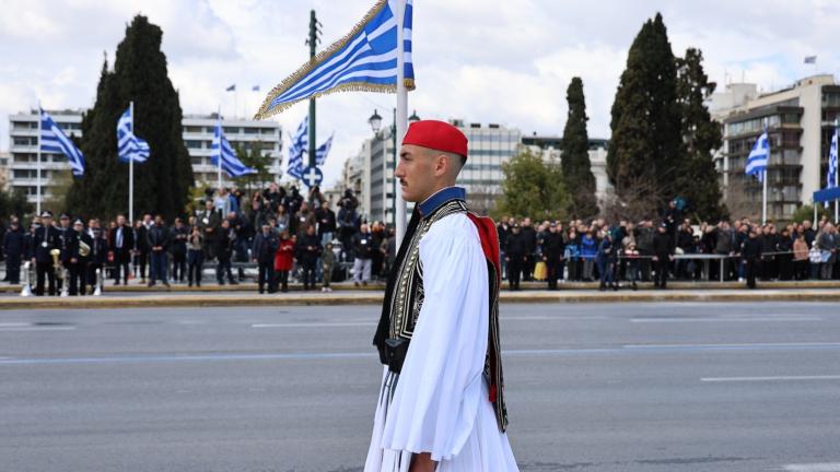 LIVE η στρατιωτική παρέλαση της 25ης Μαρτίου στην Αθήνα