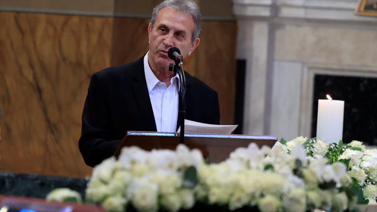 Κηδεία Μαρινέλλας: Οι συγκλονιστικοί επικήδειοι της Χάρις Αλεξίου και του Γιώργου Νταλάρα
