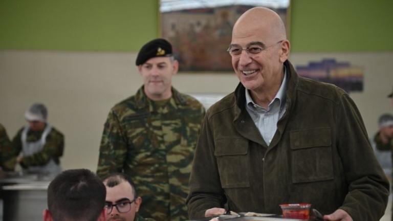 Ν.Δένδιας: Απροειδοποίητη επίσκεψη στο ΚΕΝ του ΚΕΠΒ Θήβας όπου παρακολούθησε τις βολές τυφεκίου των νεοσυλλέκτων