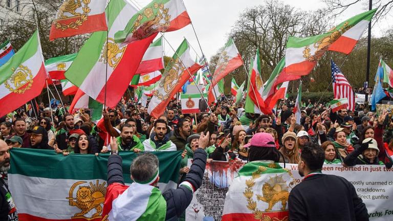 «Make Iran Great Again»: Η Μοσάντ στρατολογεί Ιρανούς φιλομοναρχικούς εν μέσω πολέμου