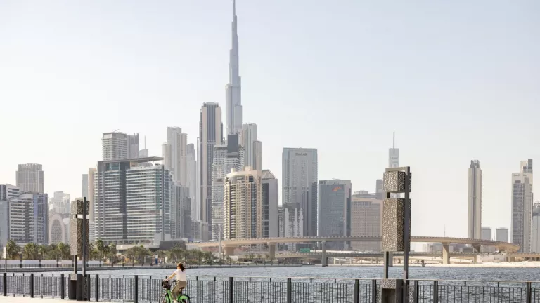 Ντουμπάι: Τι κάνουν οι υπερπλούσιοι για να γλυτώσουν από τους ιρανικούς πυραύλους